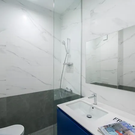 The Blue - Two-bedroom Lux Apartment Sofia